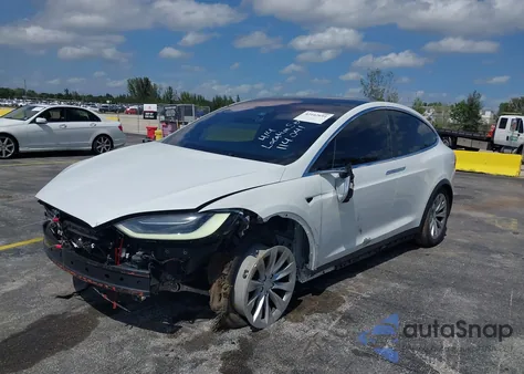 2018 Tesla Model X 100D/75D/P100D z USA, uszkodzony, nr VIN 5YJXCBE23JF114041